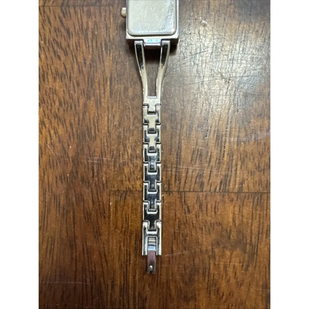 Caravelle Bulova Womens Watch Gold Silver Tone Needs Battery